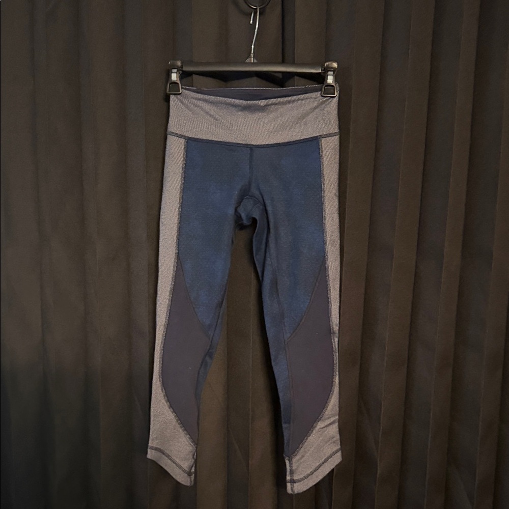 Lululemon women 
Gray and Blue Leggings